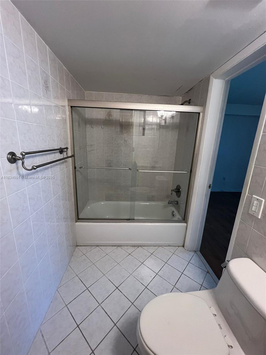 International Park Miami, FL 33175 - Photo 15 of 26 a bathroom with a shower and a toilet