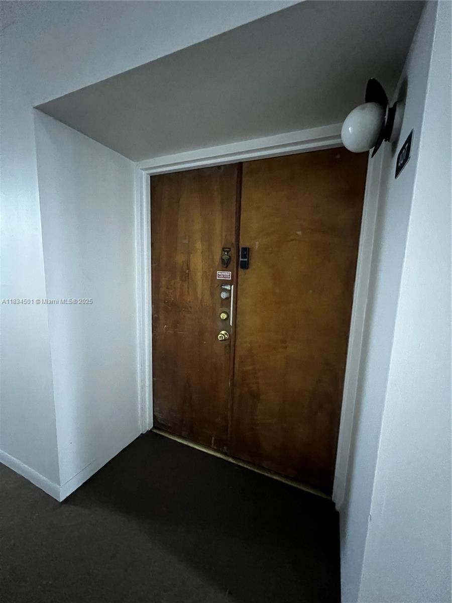 International Park Miami, FL 33175 - Photo 18 of 26 an empty room with wooden floor