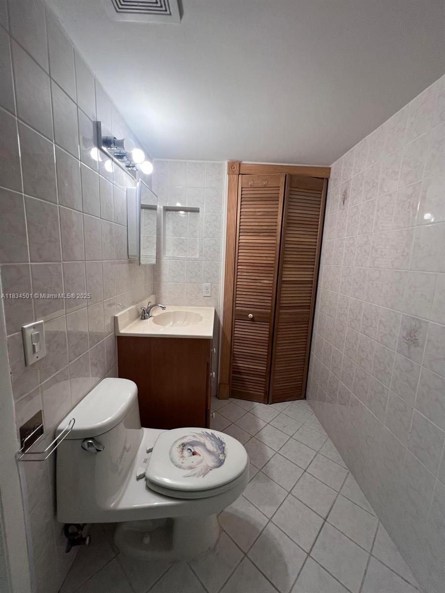 International Park Miami, FL 33175 - Photo 9 of 26 a bathroom with a sink a toilet and shower