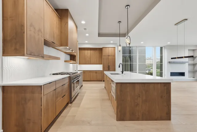 $12,000 | 3718 West End Avenue, Unit 6, Nashville, TN 37205