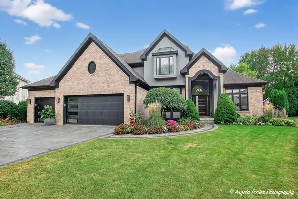 $799,900 | 701 Caitlin Court, Grayslake, IL 60030