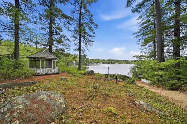 $899,000 | 4 Clark Island Road, Amherst, NH 03031