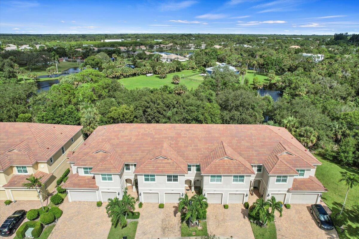 535 Southwest Glen Crest Way Stuart, FL 34997 - Photo 30 of 32 an aerial view of a