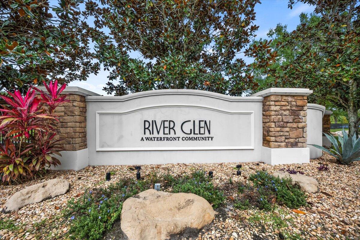 535 Southwest Glen Crest Way Stuart, FL 34997 - Photo 31 of 32 a sign that is on a brick wall