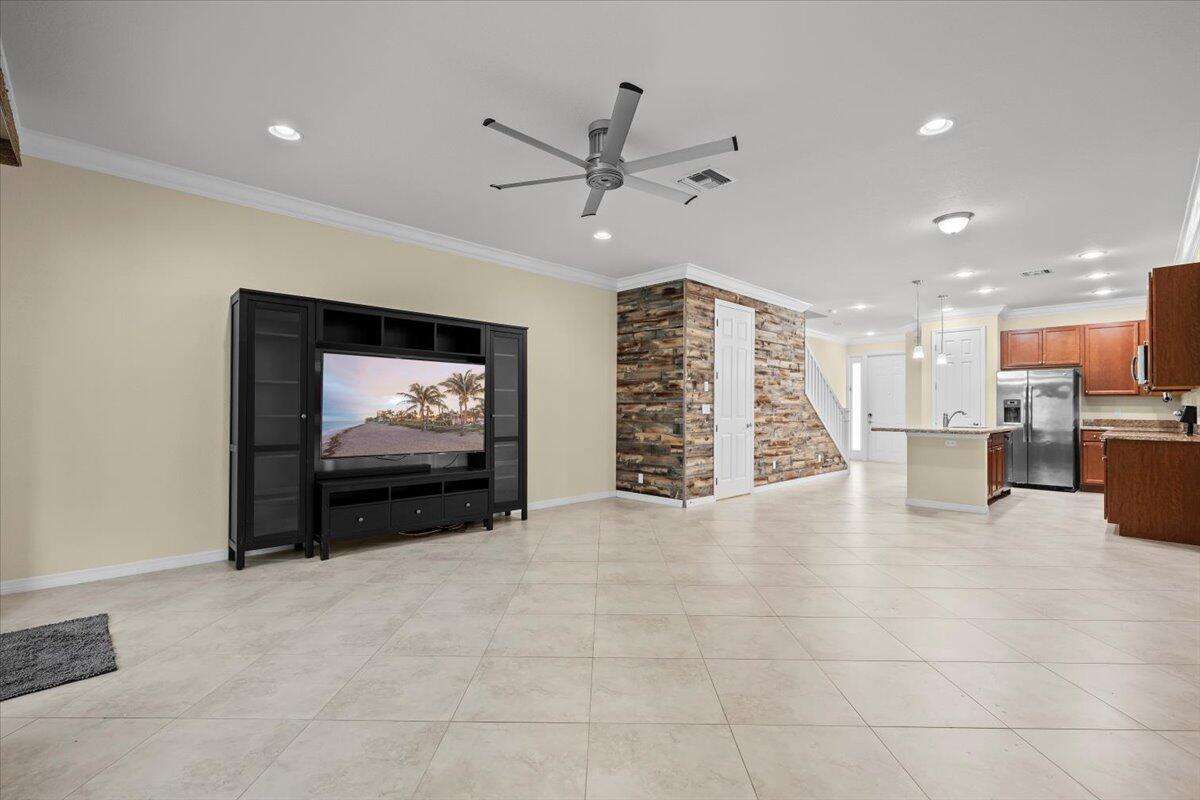 535 Southwest Glen Crest Way Stuart, FL 34997 - Photo 9 of 32 a view of a livingroom with furniture and a ceiling fan