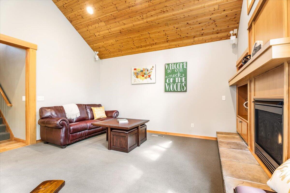 57112 Evergreen Loop, Unit 35 Sunriver, OR 97707 - Photo 7 of 38 07-Living Area