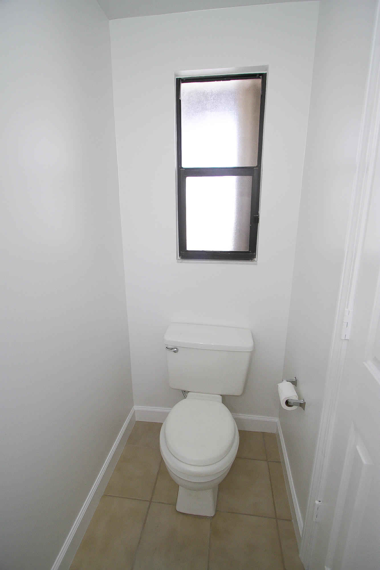 454 Ashwood Place Boca Raton, FL 33431 - Photo 26 of 30 a bathroom with a toilet