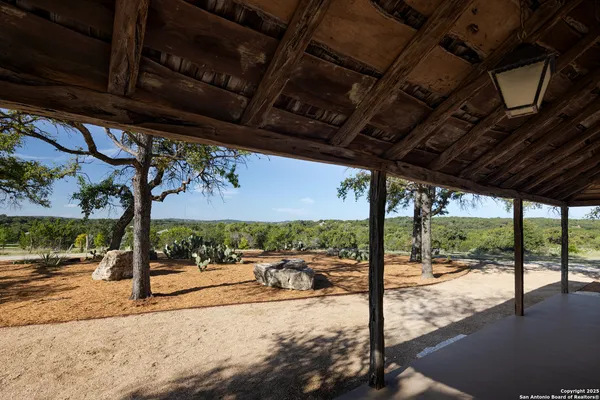 a view of a garage