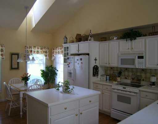 301 Ridge Road Valencia, PA 16059 - Photo 3 of 8 Kitchen.