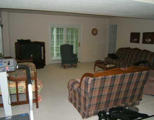 301 Ridge Road Valencia, PA 16059 - Photo 6 of 8 Den/Family/Great Room.