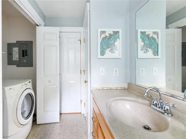 $779,900 | 100 Hanton Road, North Smithfield, RI 02896