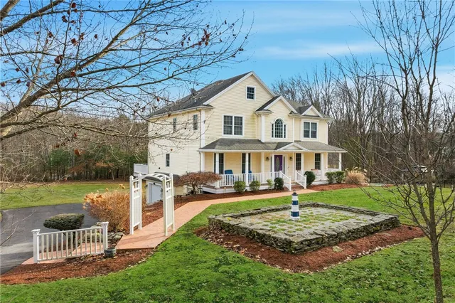 $779,900 | 100 Hanton Road, North Smithfield, RI 02896