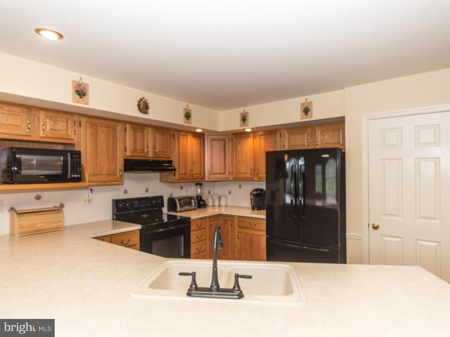 2937 Linda Lane Sinking Spring, PA 19608 - Photo 6 of 25 Gallery Image 6