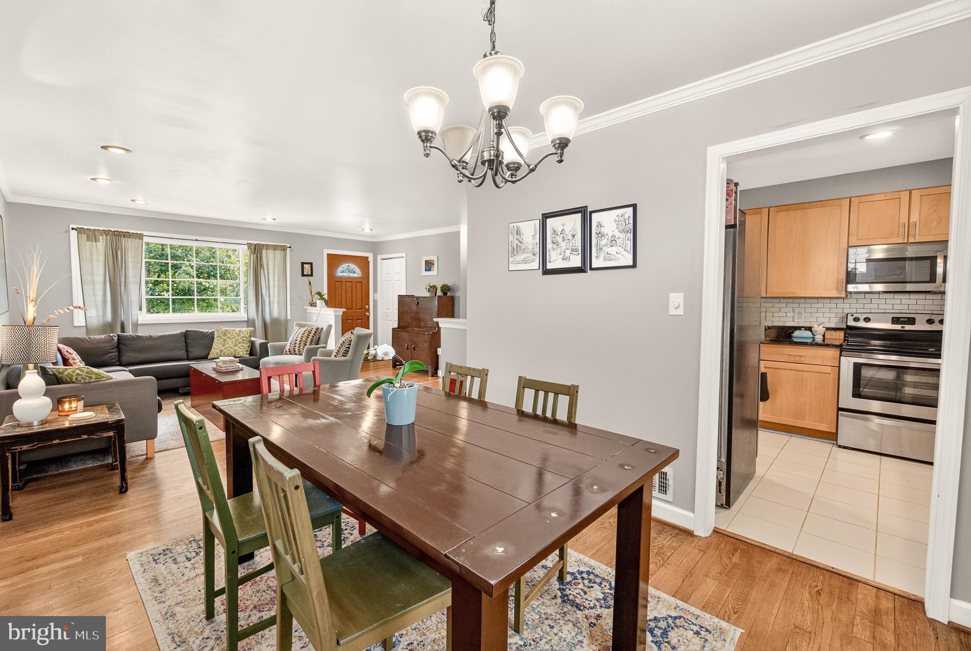 10202 Leslie Street Silver Spring, MD 20910 - Photo 11 of 44 Charming open-concept living space.