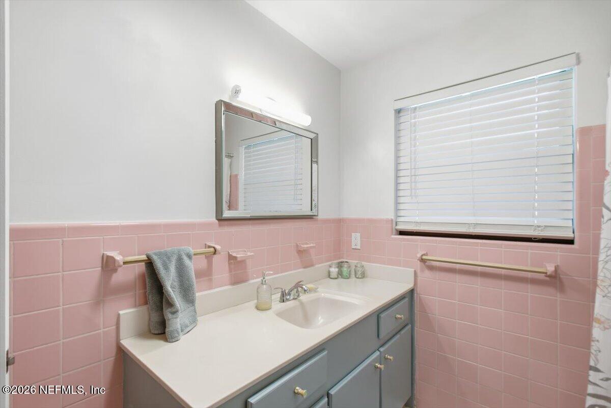 1425 Oak Haven Road Jacksonville, FL 32207 - Photo 17 of 25 17-Bathroom