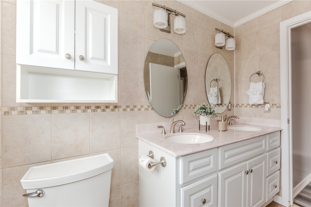 185 Parkside Avenue Pawtucket, RI 02861 - Photo 12 of 31 Bathroom