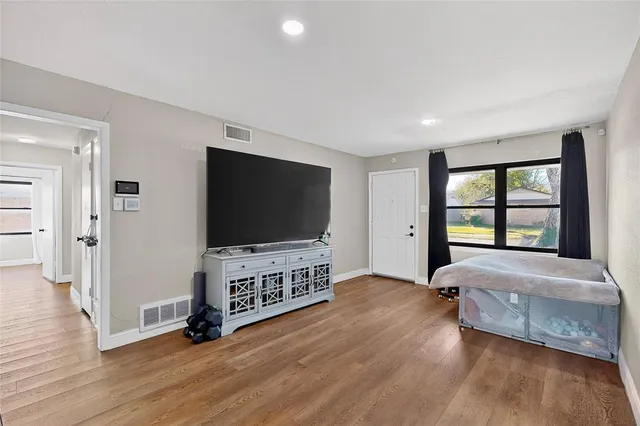 $240,000 | 1725 Emerald Drive, Grand Prairie, TX 75051