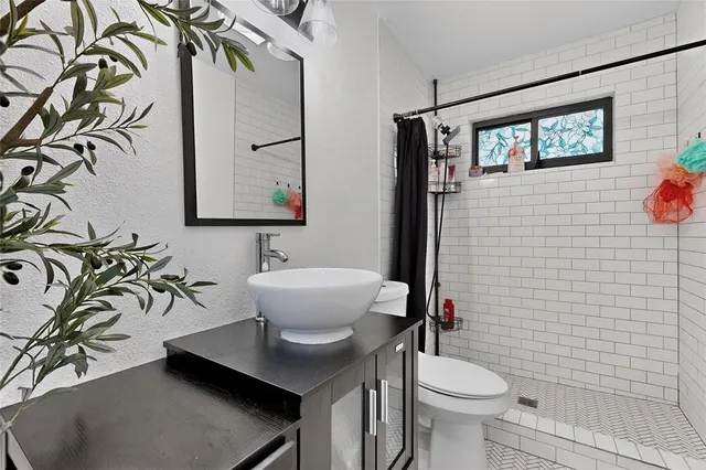 $240,000 | 1725 Emerald Drive, Grand Prairie, TX 75051