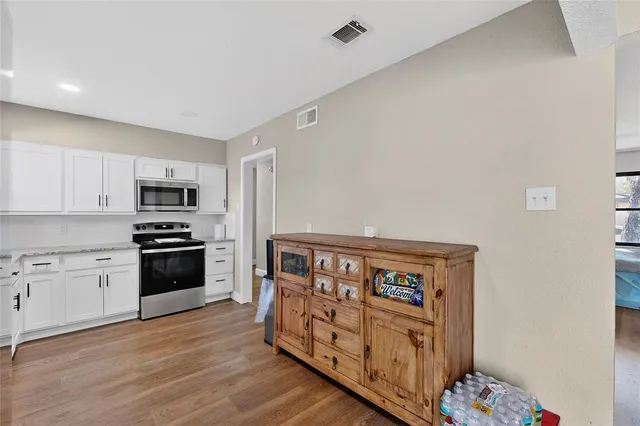 $240,000 | 1725 Emerald Drive, Grand Prairie, TX 75051