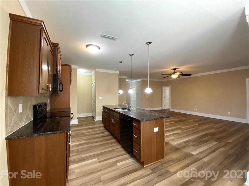 9806 Fernspray Road Charlotte, NC 28215 - Photo 6 of 18 Gallery Image 6