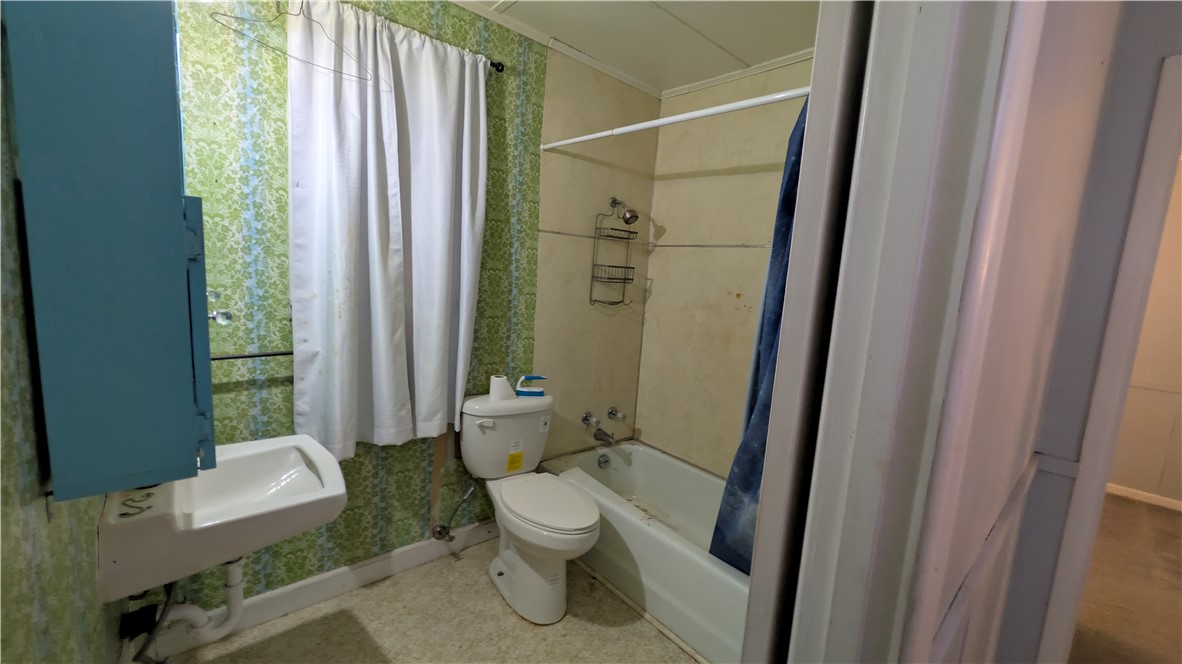 194 Pine Valley Loop Houston, AR 72070 - Photo 12 of 21 Bathroom featuring a wall-mounted sink, toilet, and a bathtub with a shower fixture