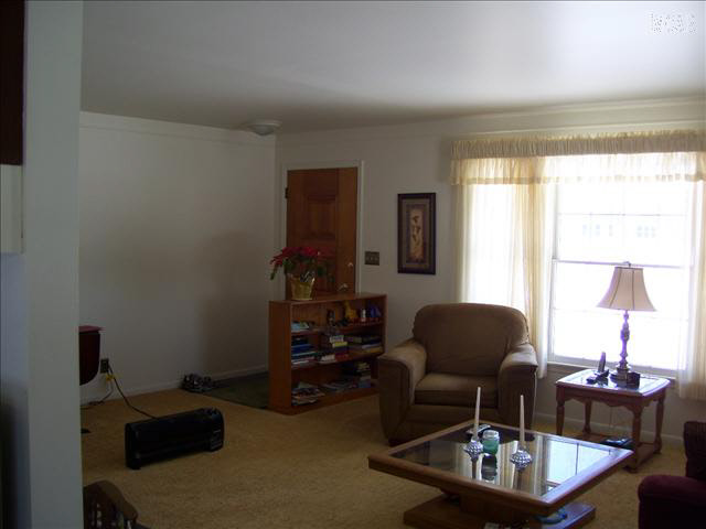 11145 Grafton Road Carleton, MI 48117 - Photo 6 of 9 1019513-5.JPG