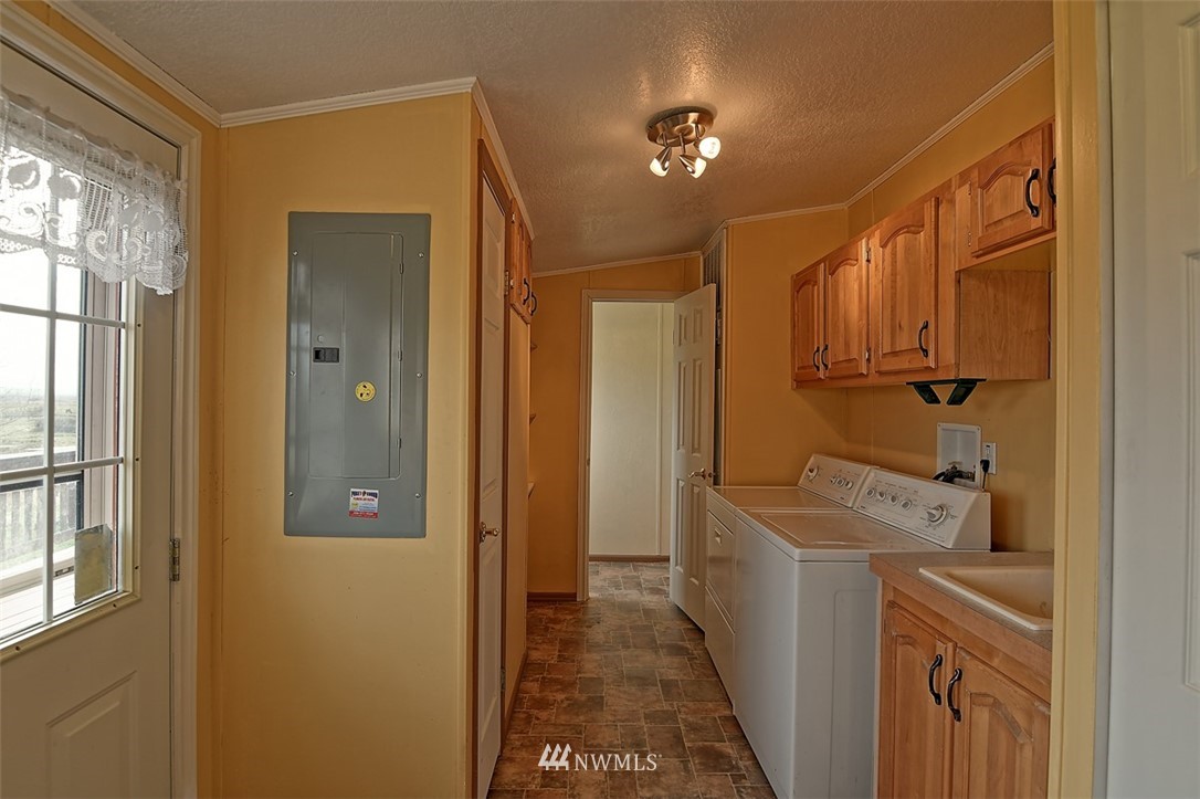 7725 Larimer Road Everett, WA 98208 - Photo 11 of 25 Gallery Image 11