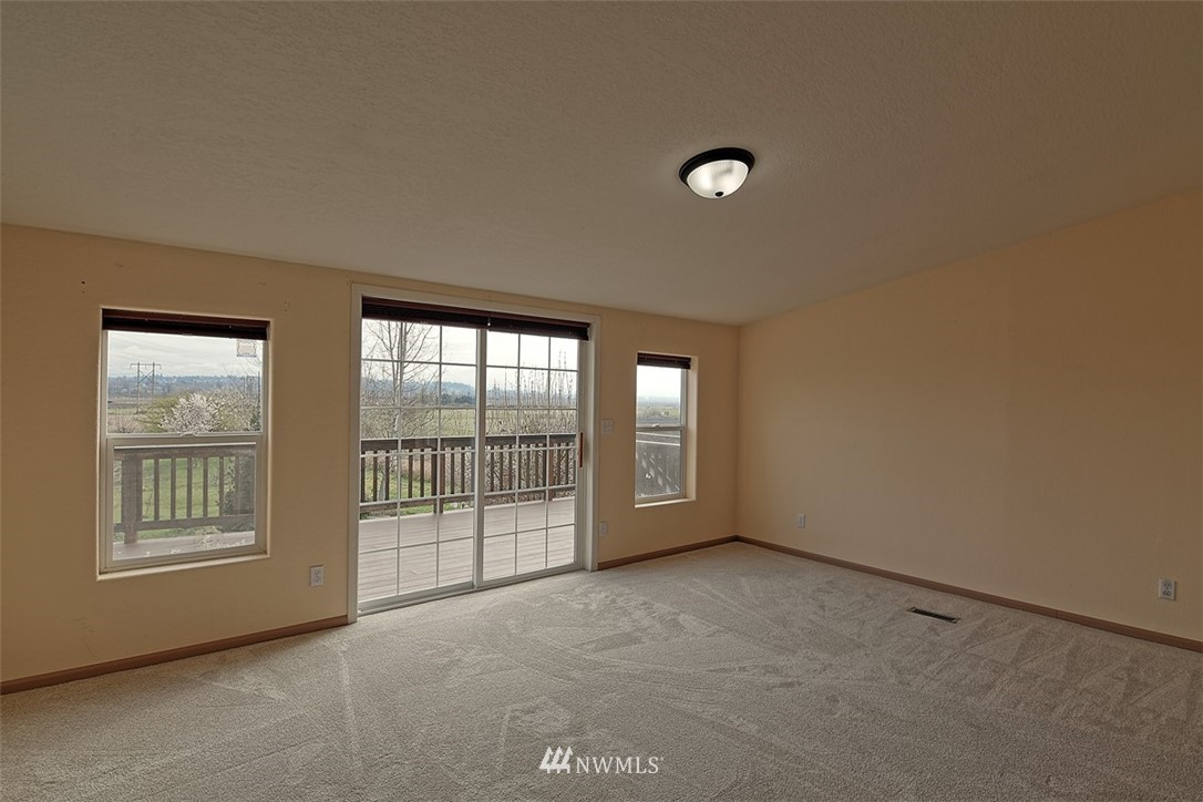 7725 Larimer Road Everett, WA 98208 - Photo 13 of 25 Gallery Image 13
