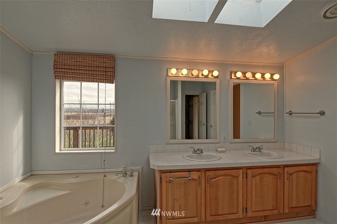 7725 Larimer Road Everett, WA 98208 - Photo 15 of 25 Gallery Image 15