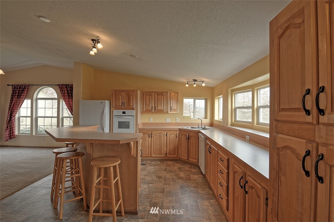 7725 Larimer Road Everett, WA 98208 - Photo 8 of 25 Gallery Image 8