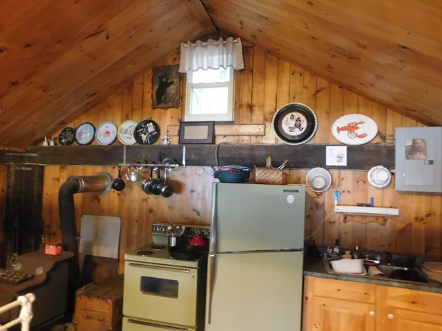 $215,000 | 31 Swan Lane, Dexter, ME 04930