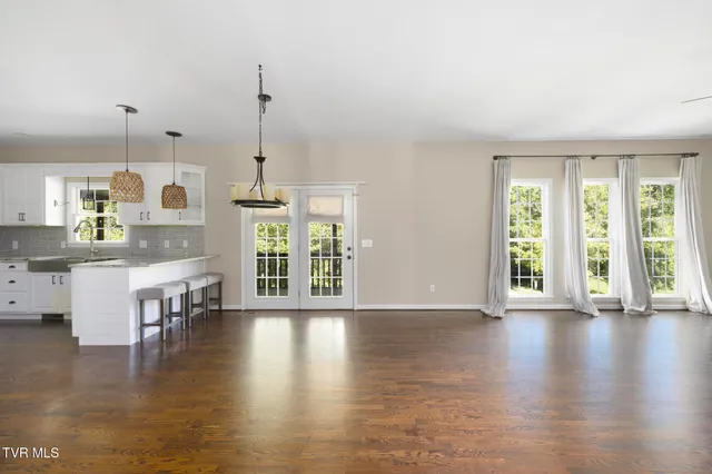 $662,400 | 209 Glen Oaks Drive, Gray, TN 37615