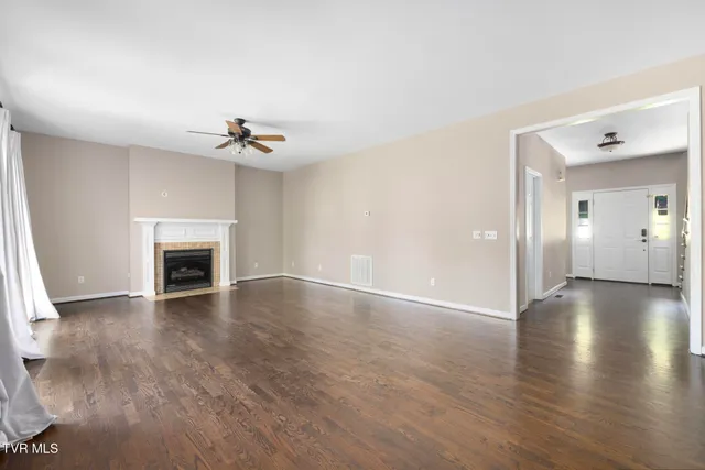 $662,400 | 209 Glen Oaks Drive, Gray, TN 37615