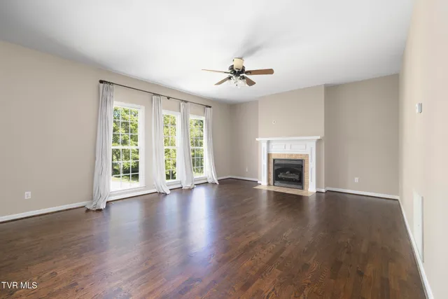 $662,400 | 209 Glen Oaks Drive, Gray, TN 37615