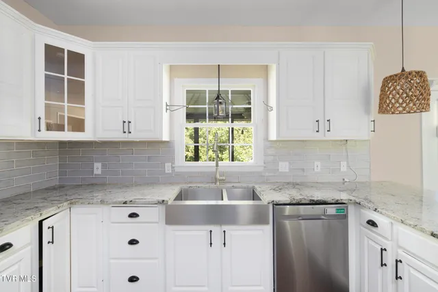 $662,400 | 209 Glen Oaks Drive, Gray, TN 37615