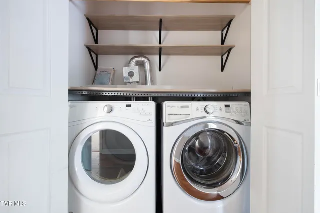 $662,400 | 209 Glen Oaks Drive, Gray, TN 37615