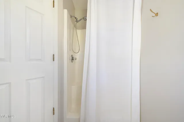 $662,400 | 209 Glen Oaks Drive, Gray, TN 37615