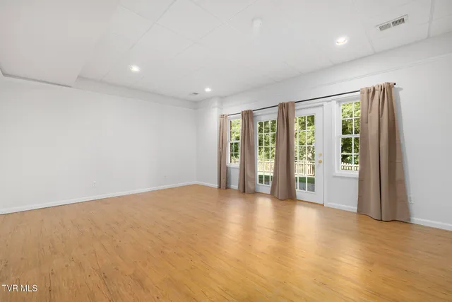 $662,400 | 209 Glen Oaks Drive, Gray, TN 37615