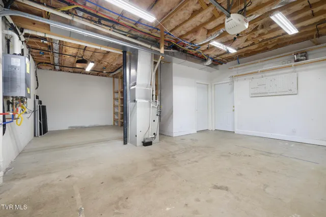 $662,400 | 209 Glen Oaks Drive, Gray, TN 37615