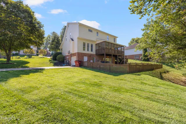 $662,400 | 209 Glen Oaks Drive, Gray, TN 37615