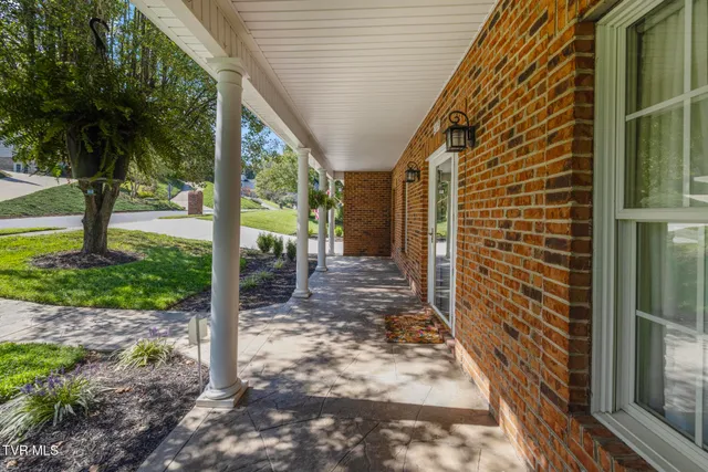 $662,400 | 209 Glen Oaks Drive, Gray, TN 37615