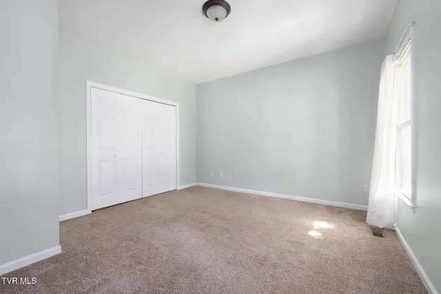 $662,400 | 209 Glen Oaks Drive, Gray, TN 37615