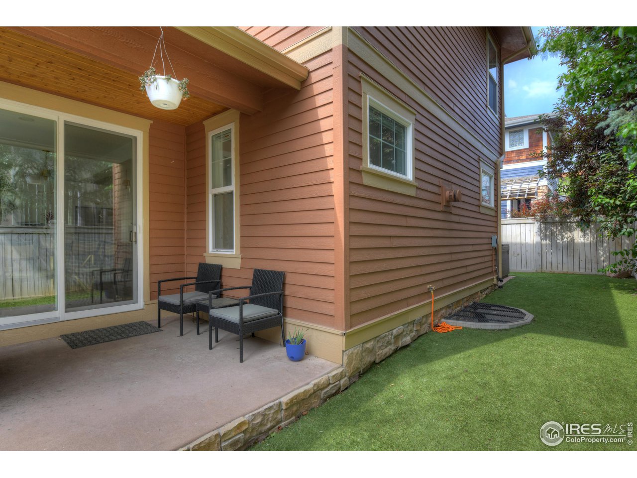 755 Terrace Circle South Boulder, CO 80304 - Photo 37 of 38 a backyard of a house with table and chairs