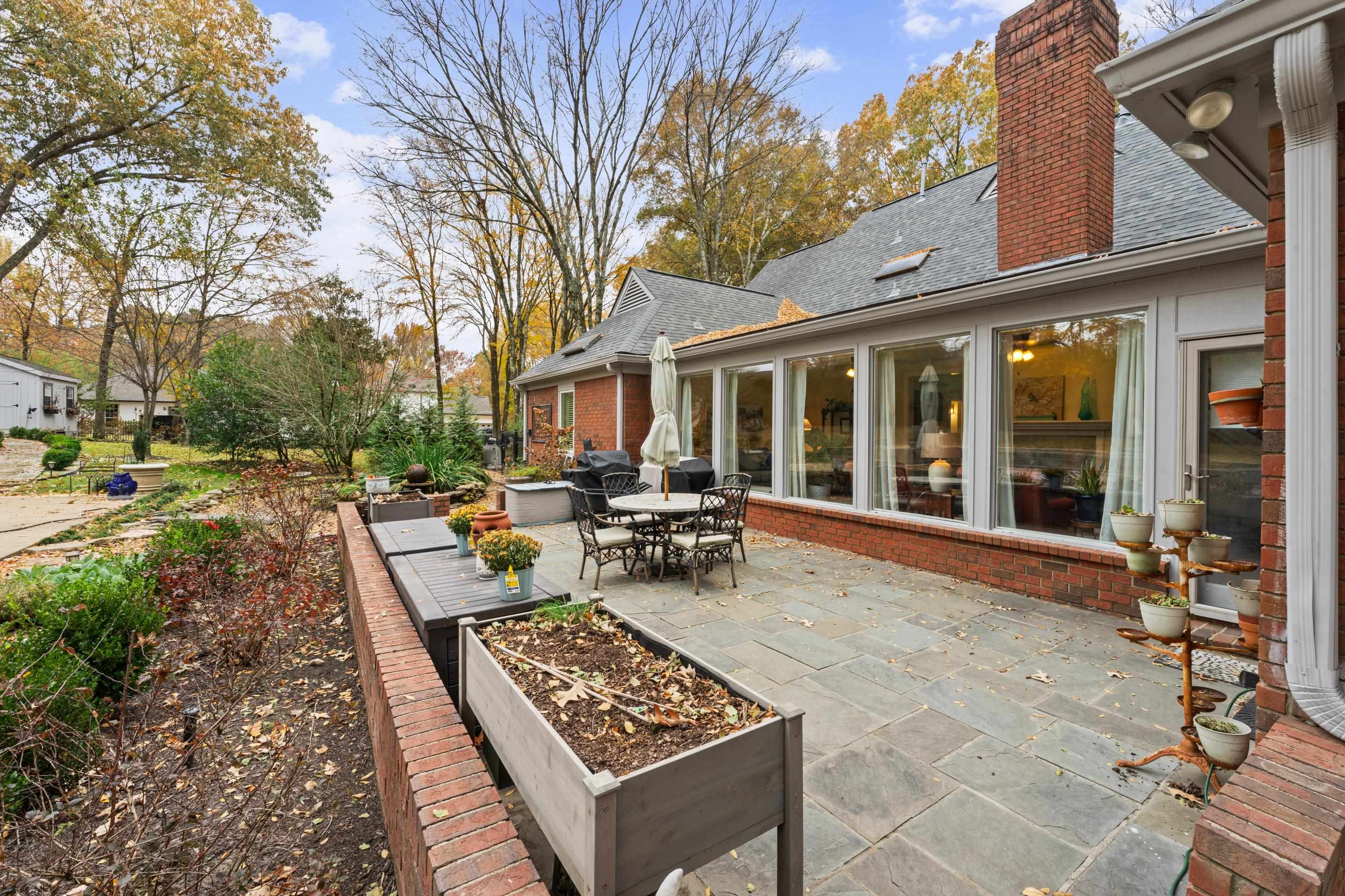 3430 Shea Road Collierville, TN 38017 - Photo 33 of 40 a view of backyard of the house with outdoor seating