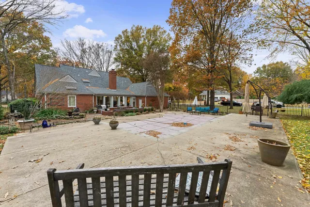 a view of a house with backyard and sitting area