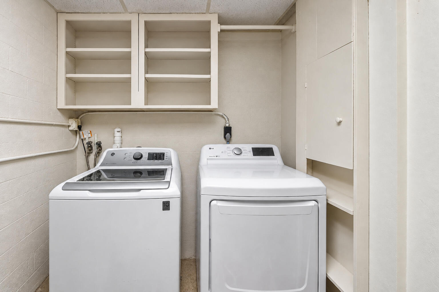 949 Laurel Road North Palm Beach, FL 33408 - Photo 20 of 53 Laundry Room