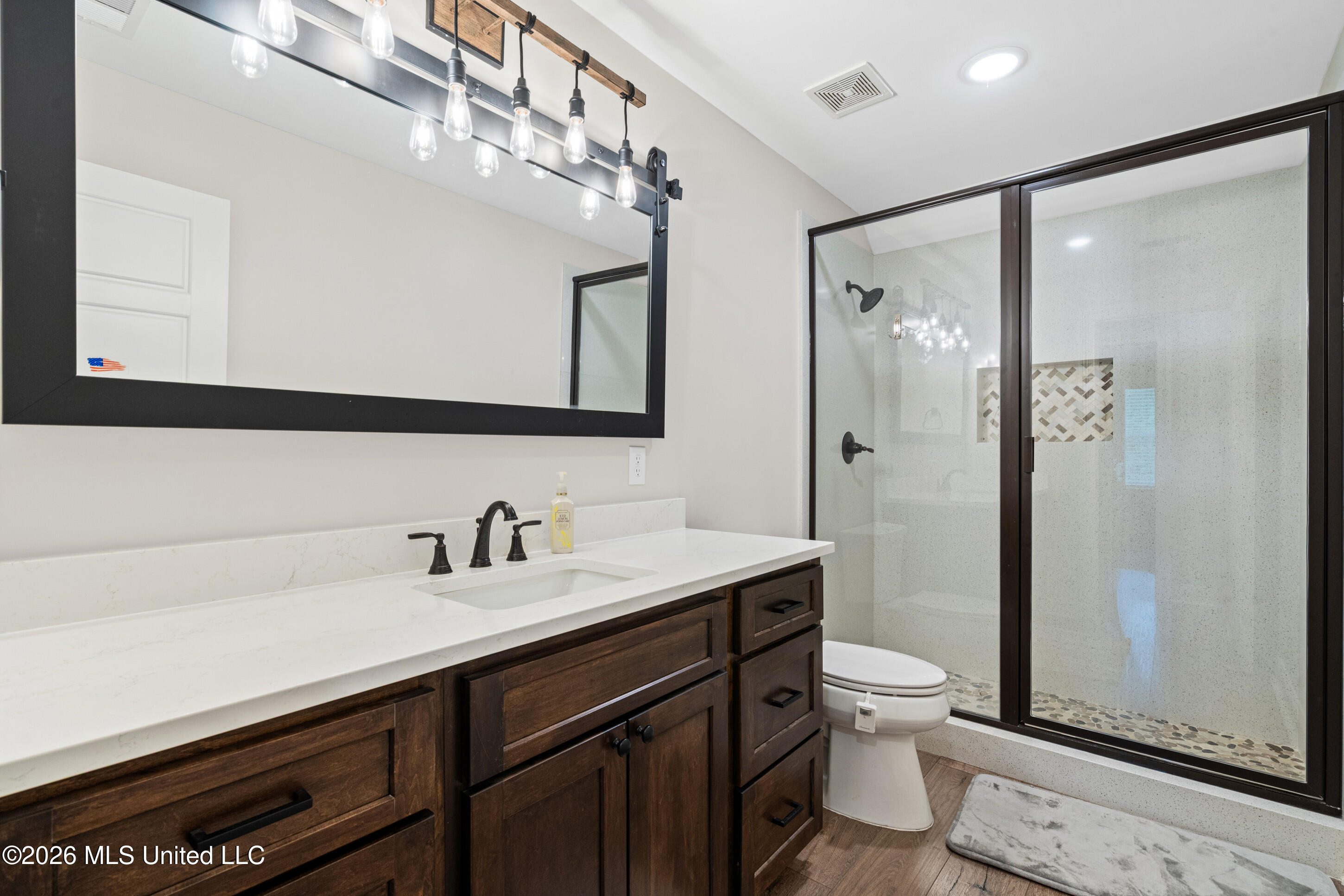 4112 Bright Road Hernando, MS 38632 - Photo 31 of 41 Hall bath up