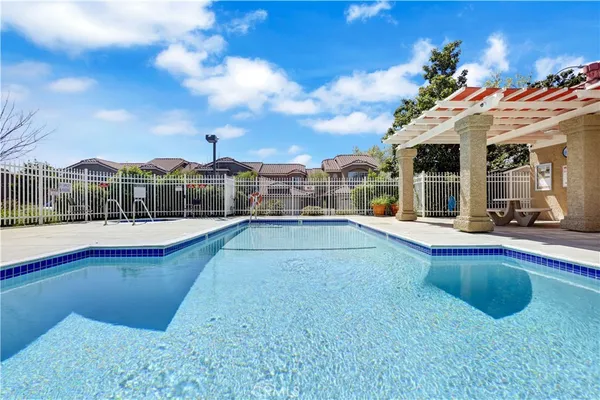 $639,900 | 28102 Bobwhite Circle, Unit 3, Saugus, CA 91350