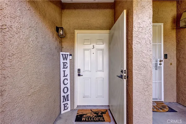$639,900 | 28102 Bobwhite Circle, Unit 3, Saugus, CA 91350