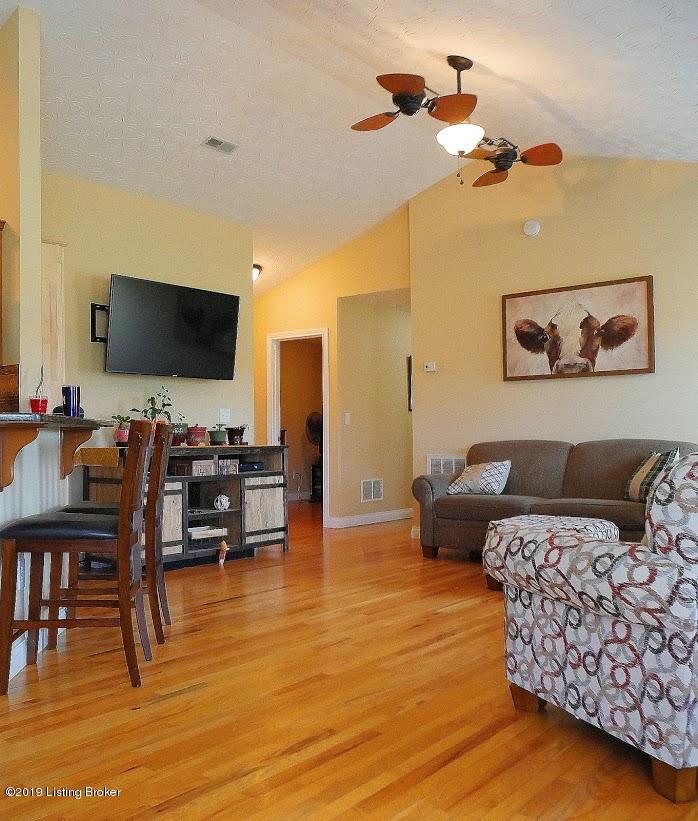 435 Hayden School Road Elizabethtown, KY 42701 - Photo 14 of 54 435 Hayden School Road Living Rm4